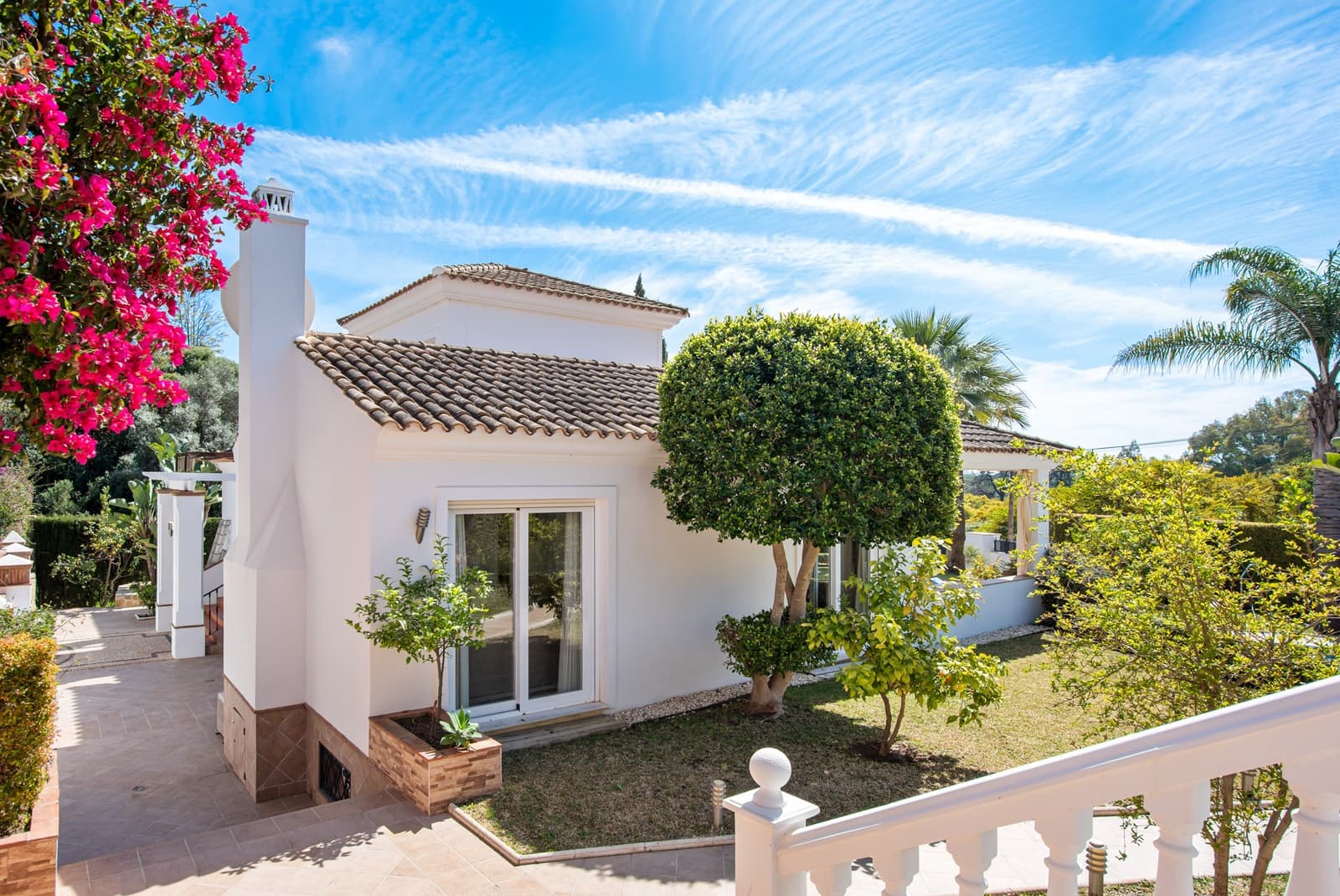 4 sovrum Villa till salu i Marbella med pool garage - 1 950 000 € (Ref: 10002351)