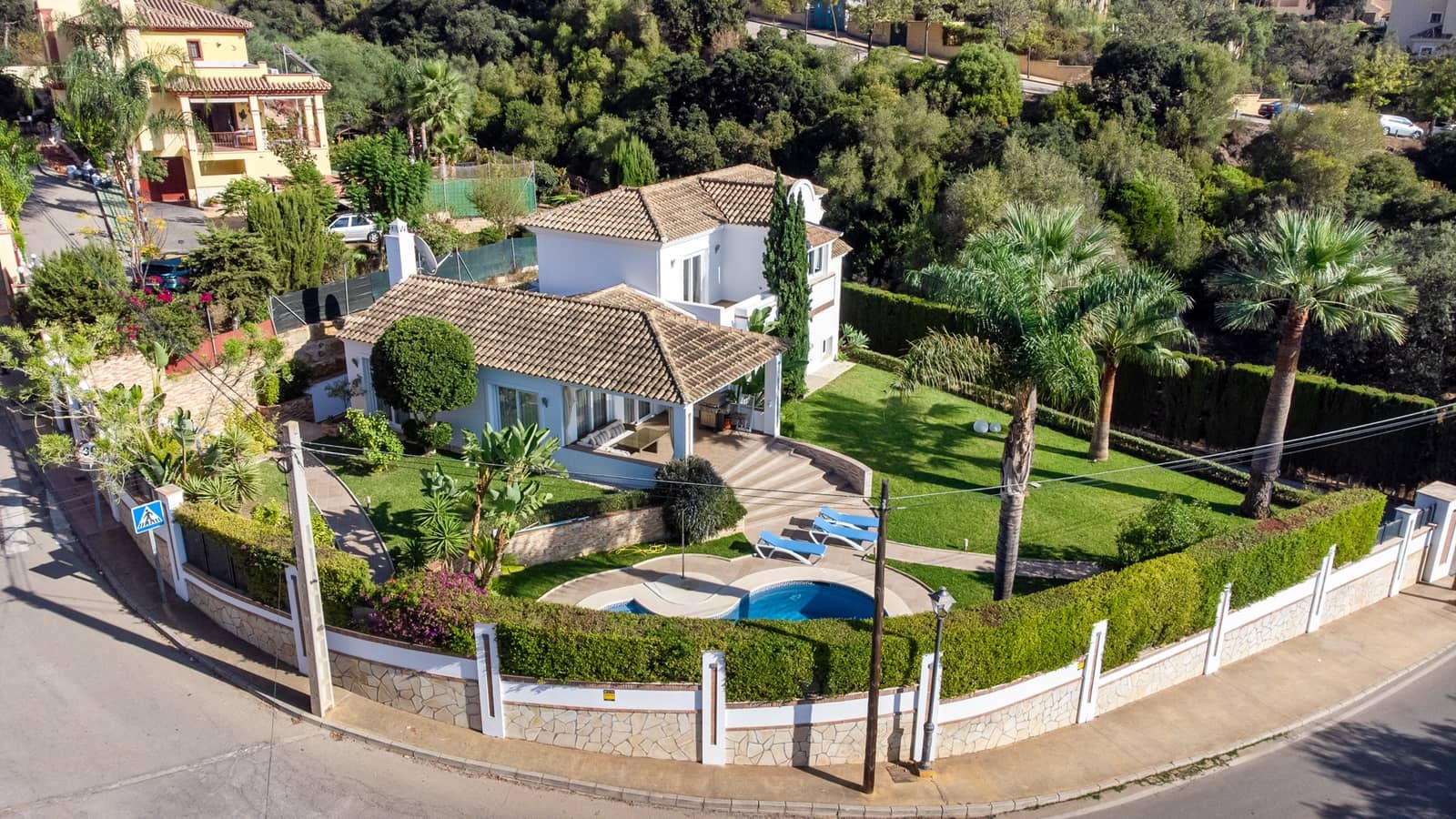 4 sovrum Villa till salu i Marbella med pool garage - 1 950 000 € (Ref: 10002351)
