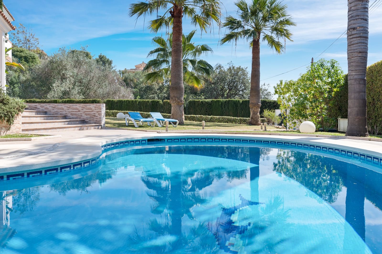 4 sovrum Villa till salu i Marbella med pool garage - 1 950 000 € (Ref: 10002351)