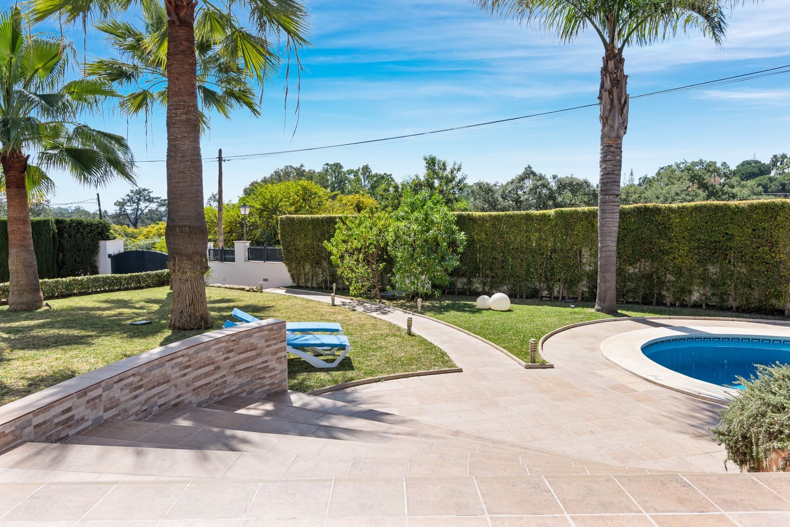 4 sovrum Villa till salu i Marbella med pool garage - 1 950 000 € (Ref: 10002351)
