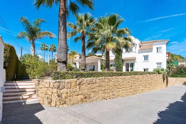 4 sovrum Villa till salu i Marbella med pool garage - 1 950 000 € (Ref: 10002351)