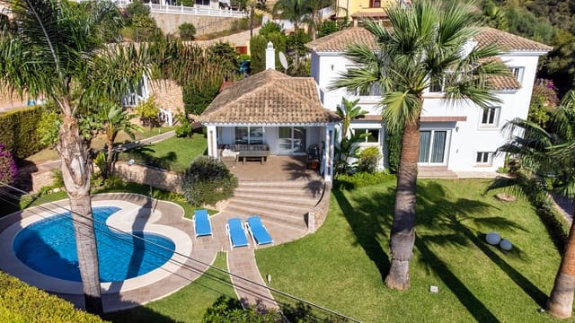 4 sovrum Villa till salu i Marbella med pool garage - 1 950 000 € (Ref: 10002351)
