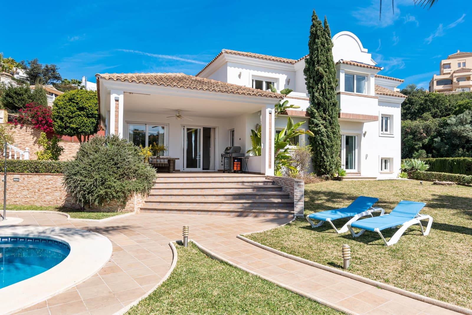 4 sovrum Villa till salu i Marbella med pool garage - 1 950 000 € (Ref: 10002351)