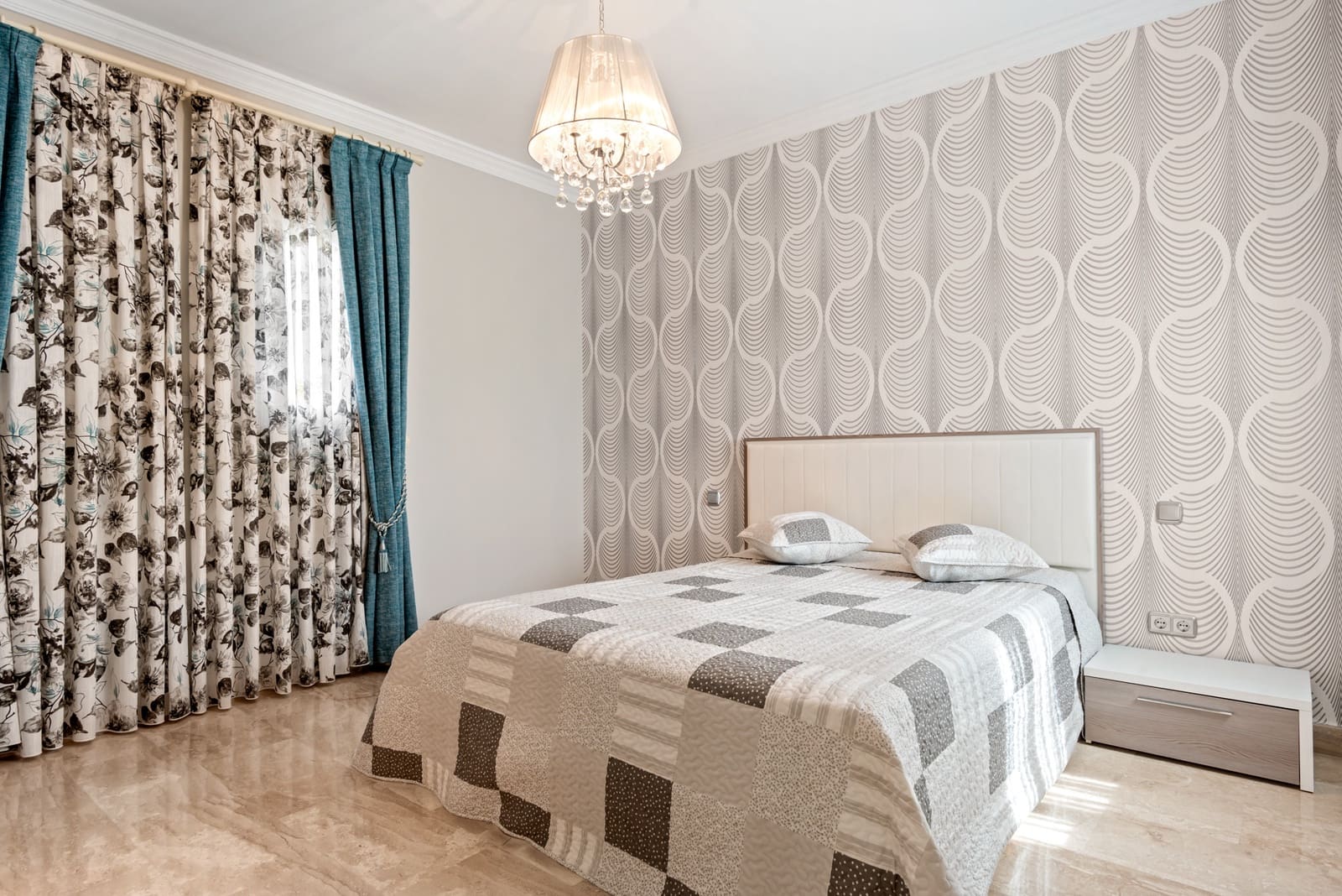 4 sovrum Villa till salu i Marbella med pool garage - 1 950 000 € (Ref: 10002351)