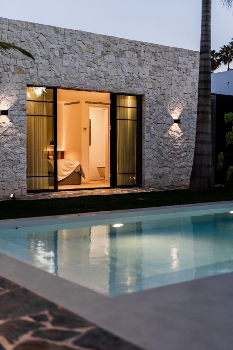 4 sypialnia Willa na sprzedaż w Marbella z basenem garażem - 2 650 000 € (Ref: 10002355)
