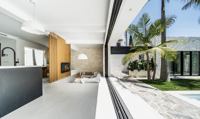 4 sypialnia Willa na sprzedaż w Marbella z basenem garażem - 2 650 000 € (Ref: 10002355)