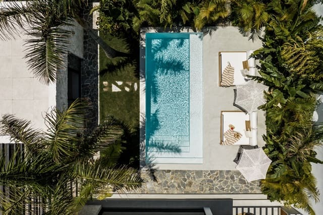 4 sypialnia Willa na sprzedaż w Marbella z basenem garażem - 2 650 000 € (Ref: 10002355)