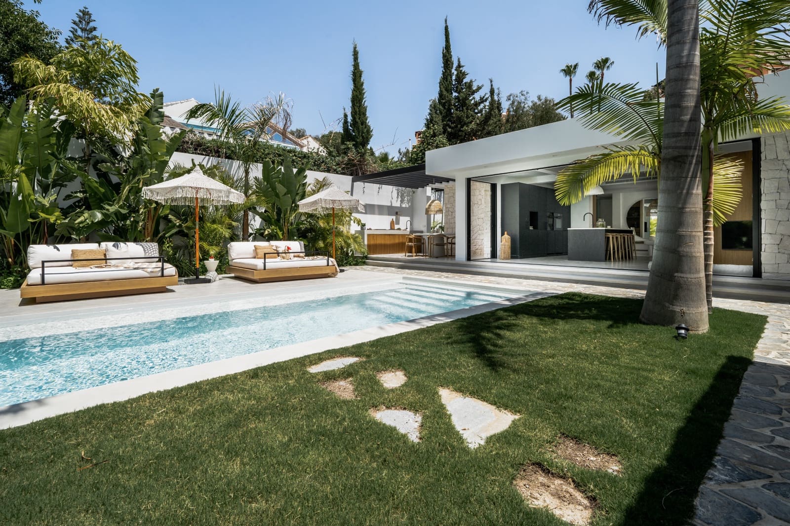 4 sypialnia Willa na sprzedaż w Marbella z basenem garażem - 2 650 000 € (Ref: 10002355)