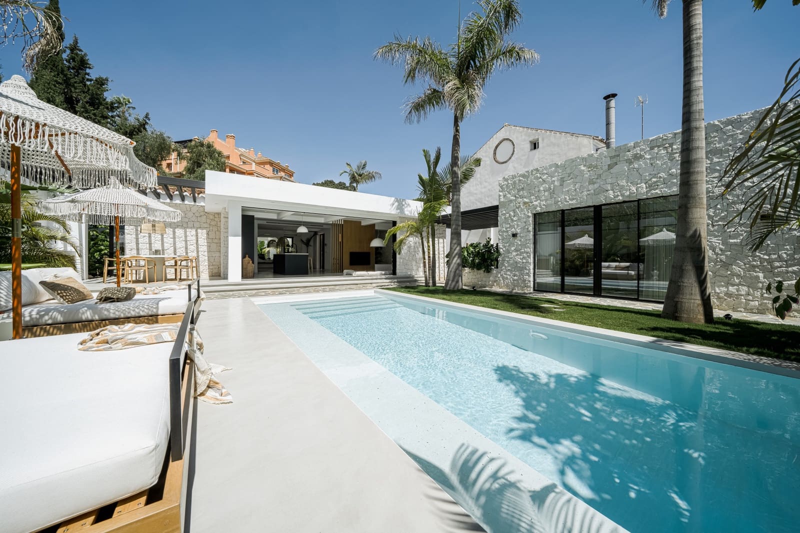4 sypialnia Willa na sprzedaż w Marbella z basenem garażem - 2 650 000 € (Ref: 10002355)