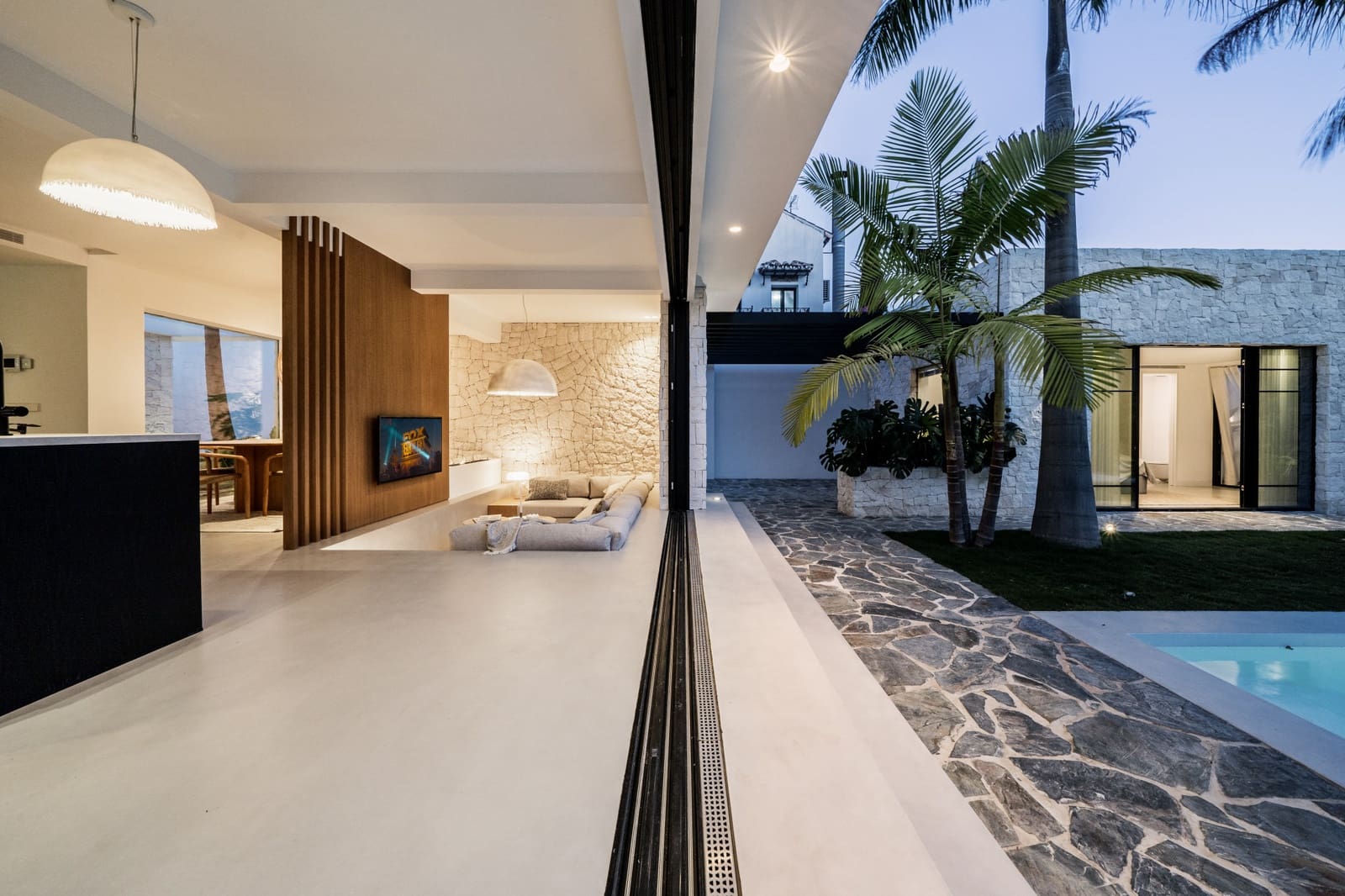 4 sypialnia Willa na sprzedaż w Marbella z basenem garażem - 2 650 000 € (Ref: 10002355)
