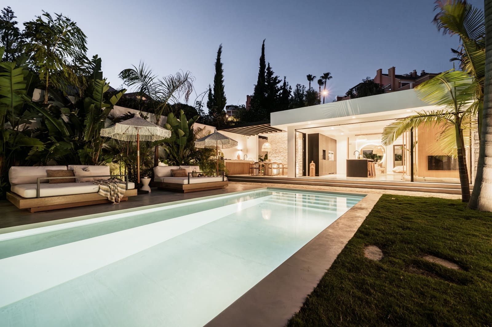 4 sypialnia Willa na sprzedaż w Marbella z basenem garażem - 2 650 000 € (Ref: 10002355)