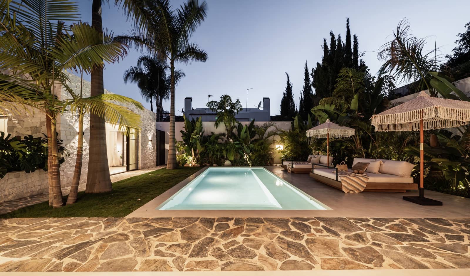 4 sypialnia Willa na sprzedaż w Marbella z basenem garażem - 2 650 000 € (Ref: 10002355)