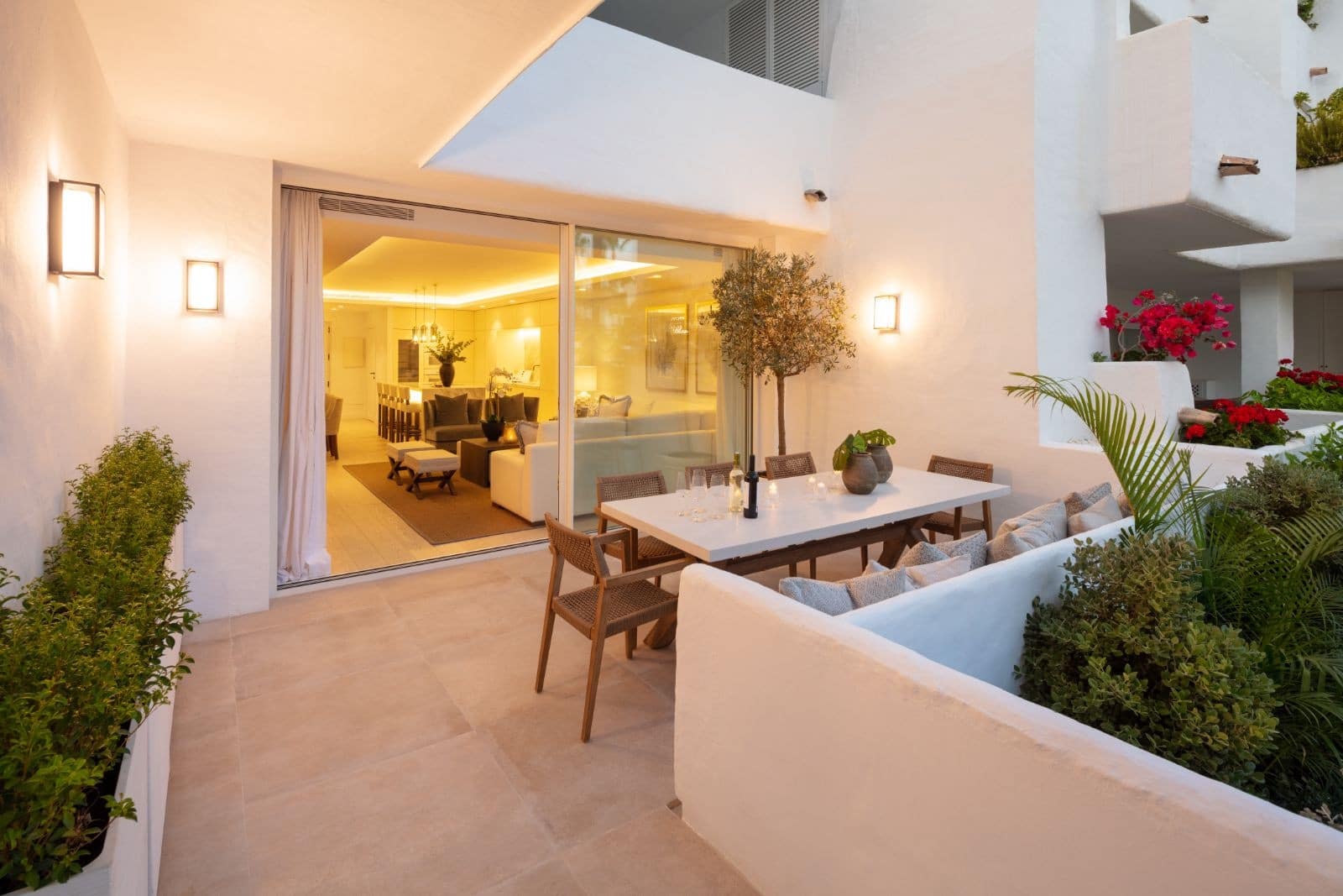 4 sypialnia Apartament na sprzedaż w Marbella z basenem garażem - 3 750 000 € (Ref: 10002358)