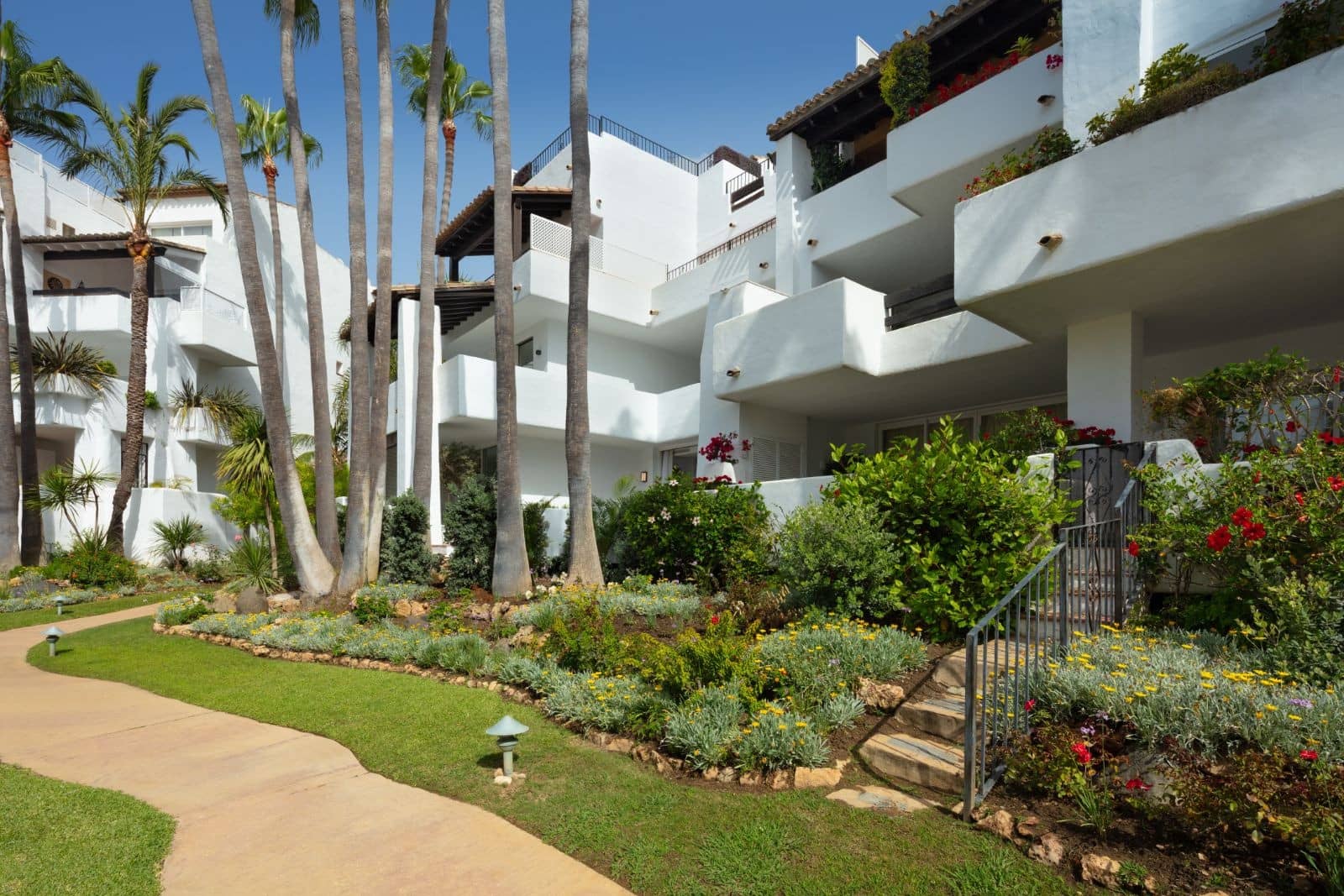 4 sypialnia Apartament na sprzedaż w Marbella z basenem garażem - 3 750 000 € (Ref: 10002358)