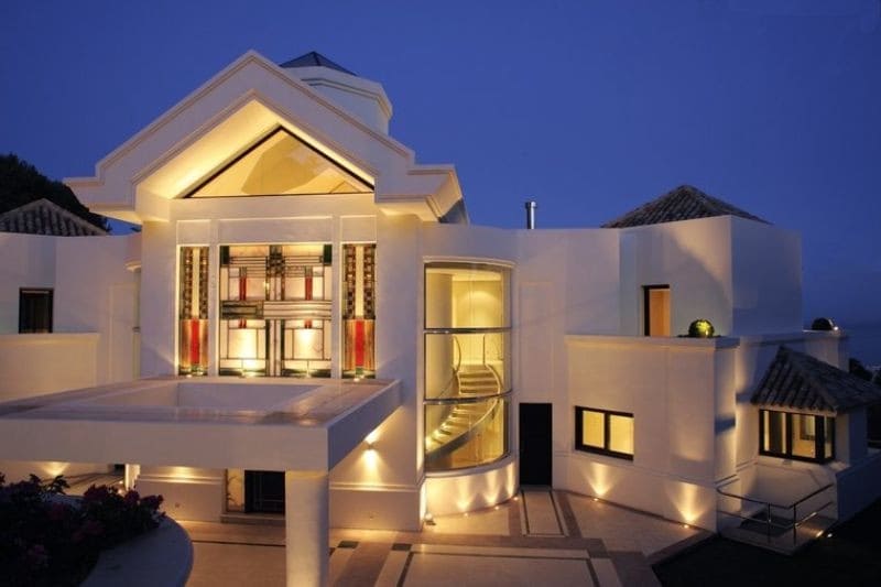 6 bedroom Villa for sale in Marbella with pool garage - € 6,595,000 (Ref: 10002359)
