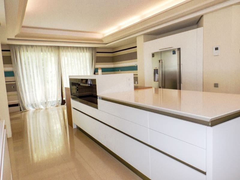 6 bedroom Villa for sale in Marbella with pool garage - € 6,595,000 (Ref: 10002359)