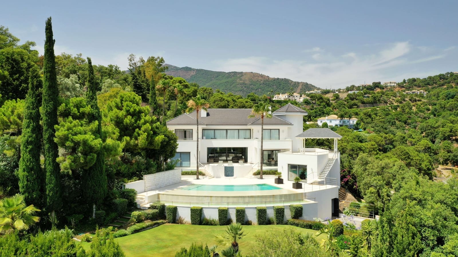 5 bedroom Villa for sale in Marbella with pool garage - € 9,400,000 (Ref: 10002360)