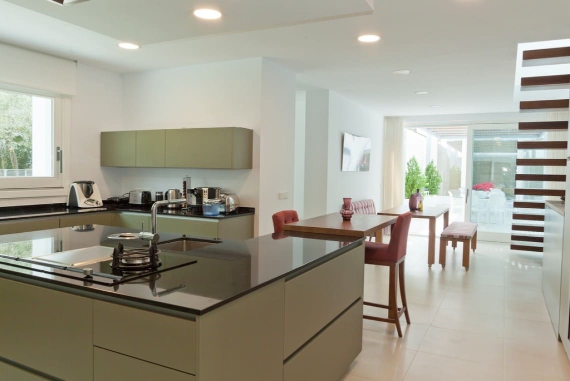 7 sypialnia Willa na sprzedaż w Marbella z basenem garażem - 5 950 000 € (Ref: 10002361)