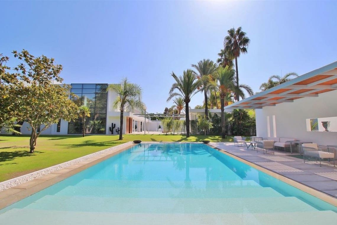 7 sypialnia Willa na sprzedaż w Marbella z basenem garażem - 5 950 000 € (Ref: 10002361)