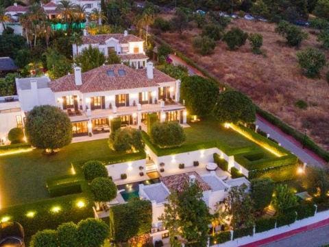 Chalet de 7 habitaciones en Marbella en venta con piscina garaje - 12.500.000 € (Ref: 10002362)