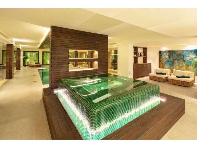 Chalet de 7 habitaciones en Marbella en venta con piscina garaje - 12.500.000 € (Ref: 10002362)