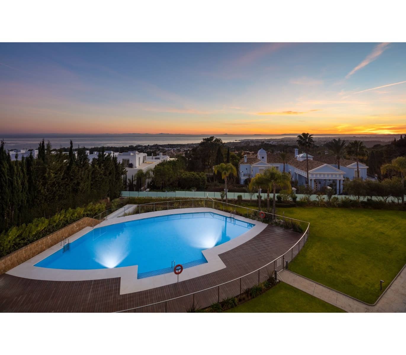 3 sypialnia Apartament na sprzedaż w Marbella z basenem garażem - 2 995 000 € (Ref: 10002364)