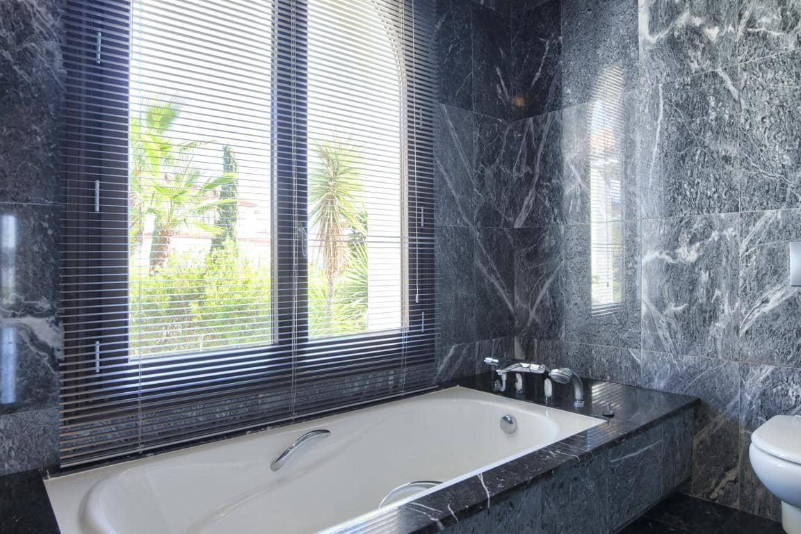 6 soveværelse Villa til salg i Marbella med swimmingpool garage - € 3.195.000 (Ref: 10002365)