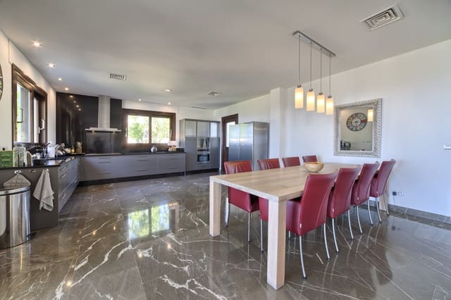 6 soveværelse Villa til salg i Marbella med swimmingpool garage - € 3.195.000 (Ref: 10002365)