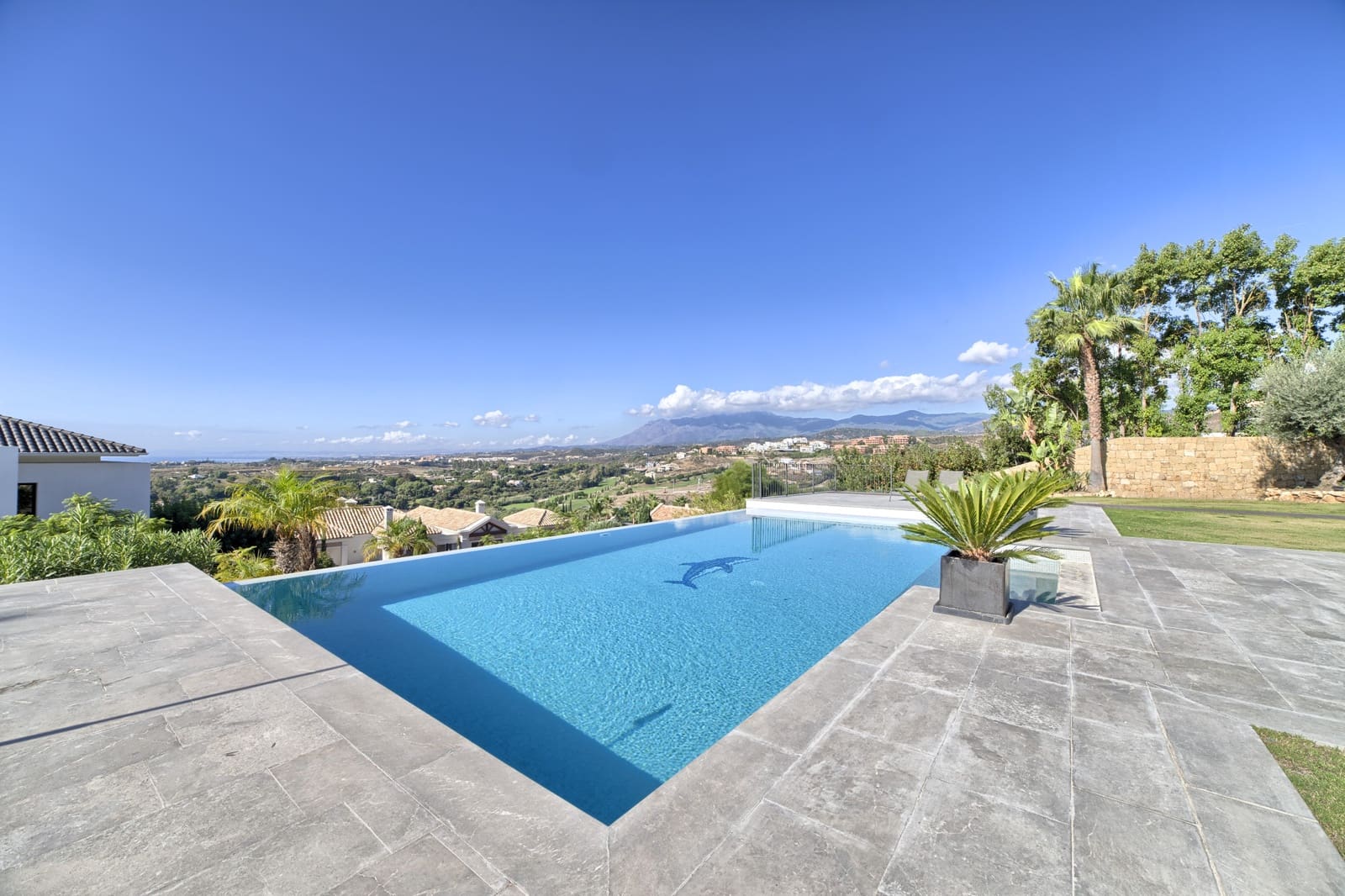 6 soveværelse Villa til salg i Marbella med swimmingpool garage - € 3.195.000 (Ref: 10002365)