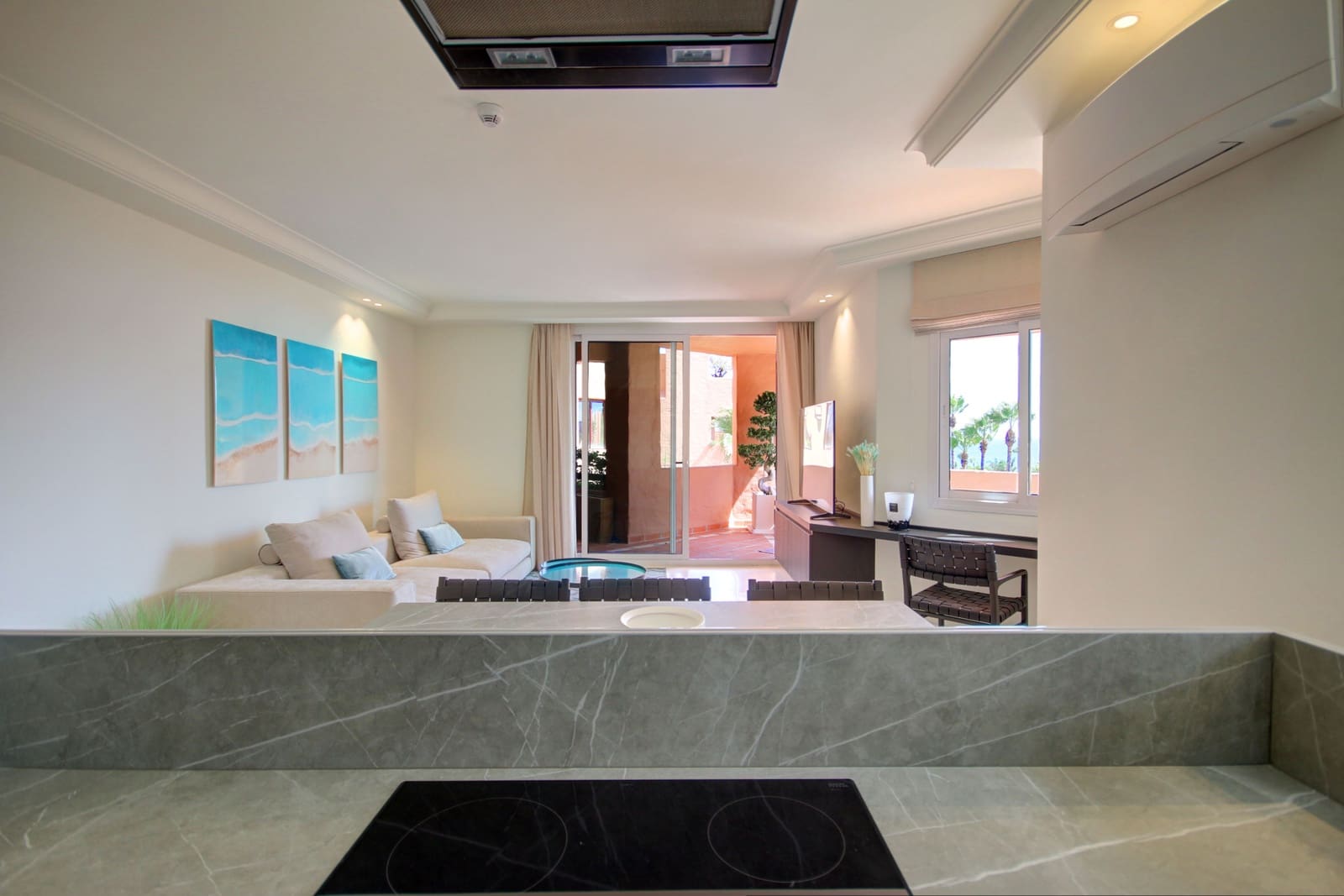 2 soverom Leilighet til salgs i Marbella med svømmebasseng garasje - € 895 000 (Ref: 10002366)