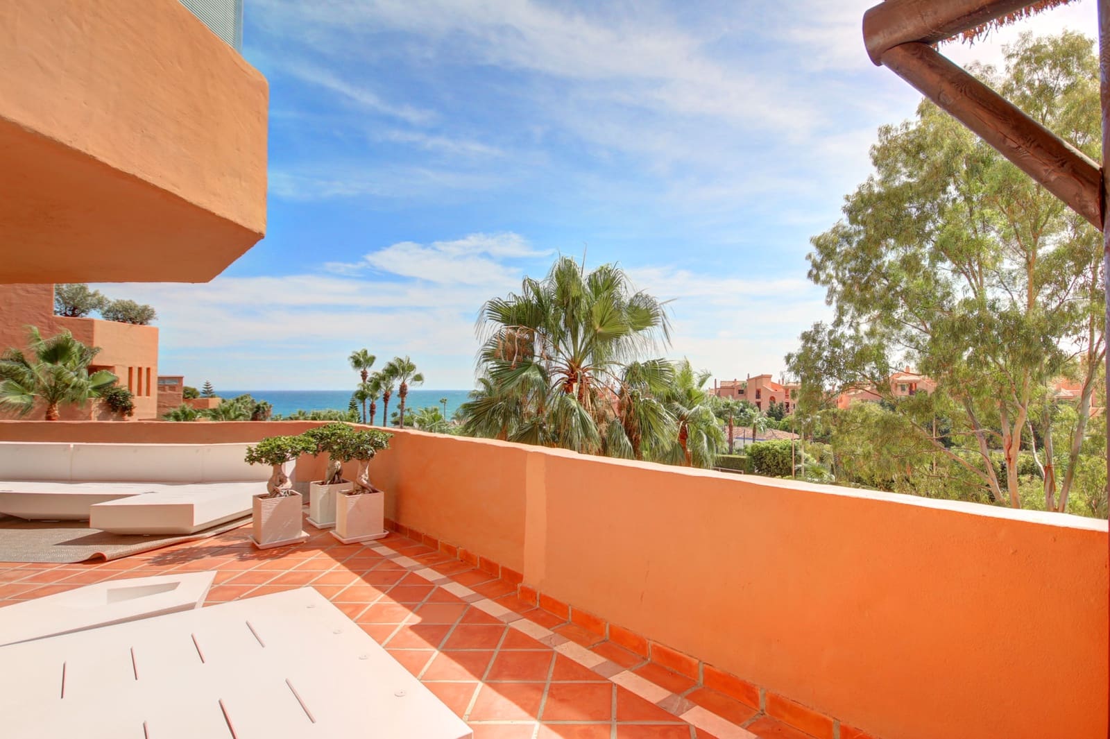 2 soverom Leilighet til salgs i Marbella med svømmebasseng garasje - € 895 000 (Ref: 10002366)