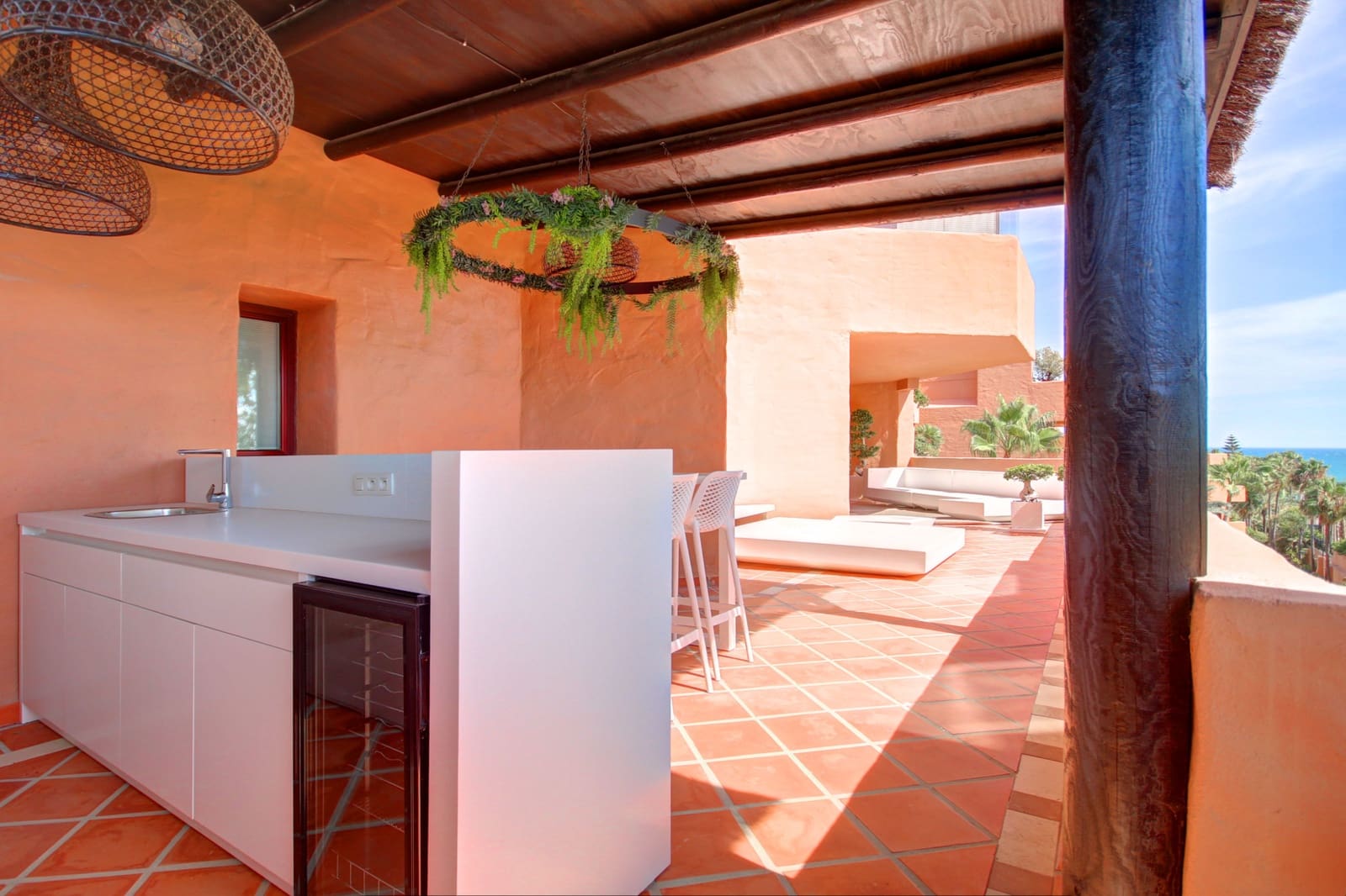 2 soverom Leilighet til salgs i Marbella med svømmebasseng garasje - € 895 000 (Ref: 10002366)