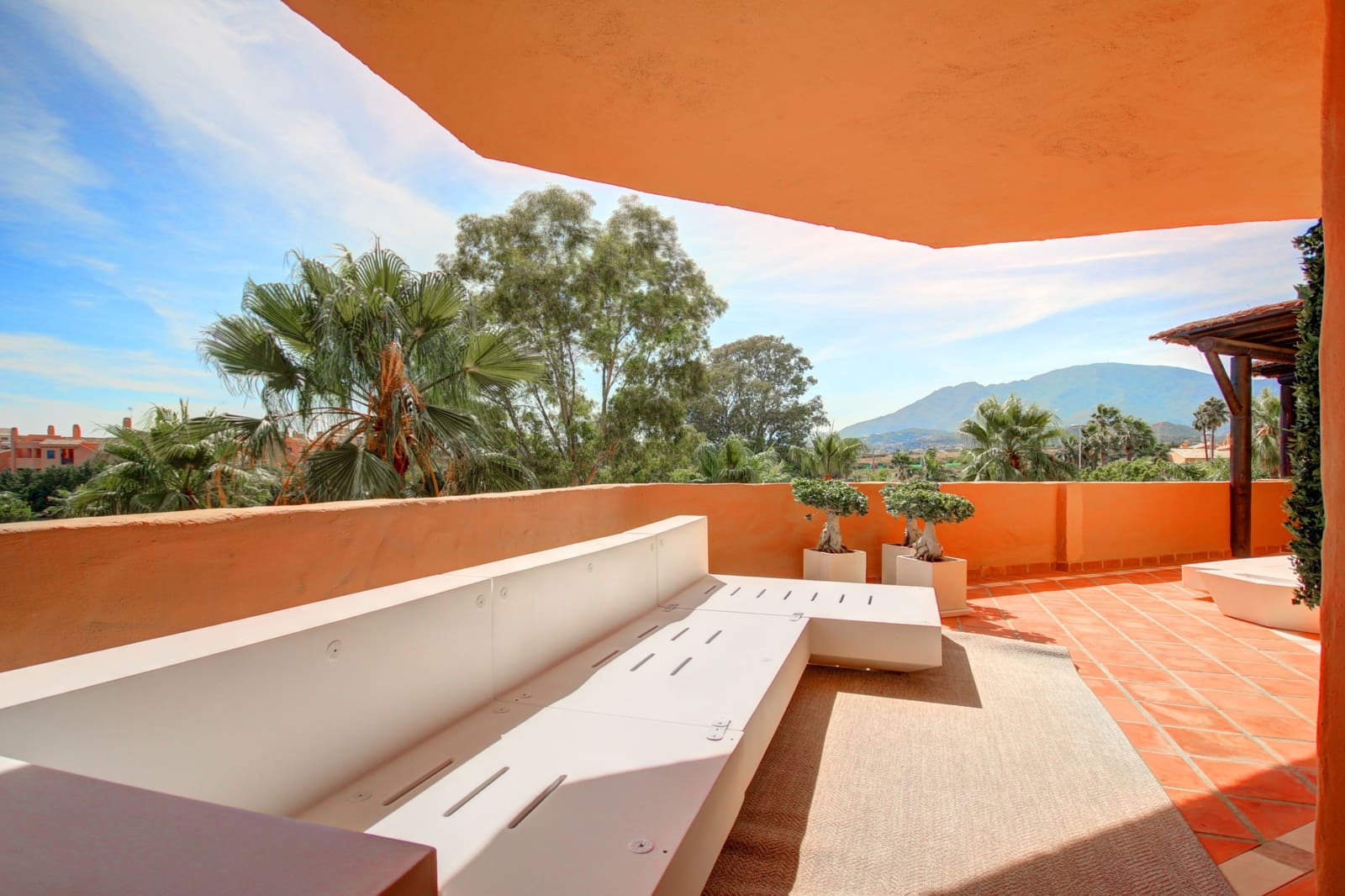 2 soverom Leilighet til salgs i Marbella med svømmebasseng garasje - € 895 000 (Ref: 10002366)