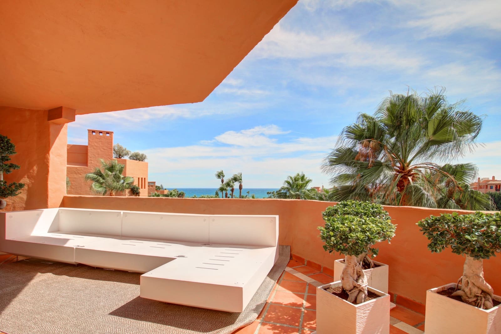 2 soverom Leilighet til salgs i Marbella med svømmebasseng garasje - € 895 000 (Ref: 10002366)