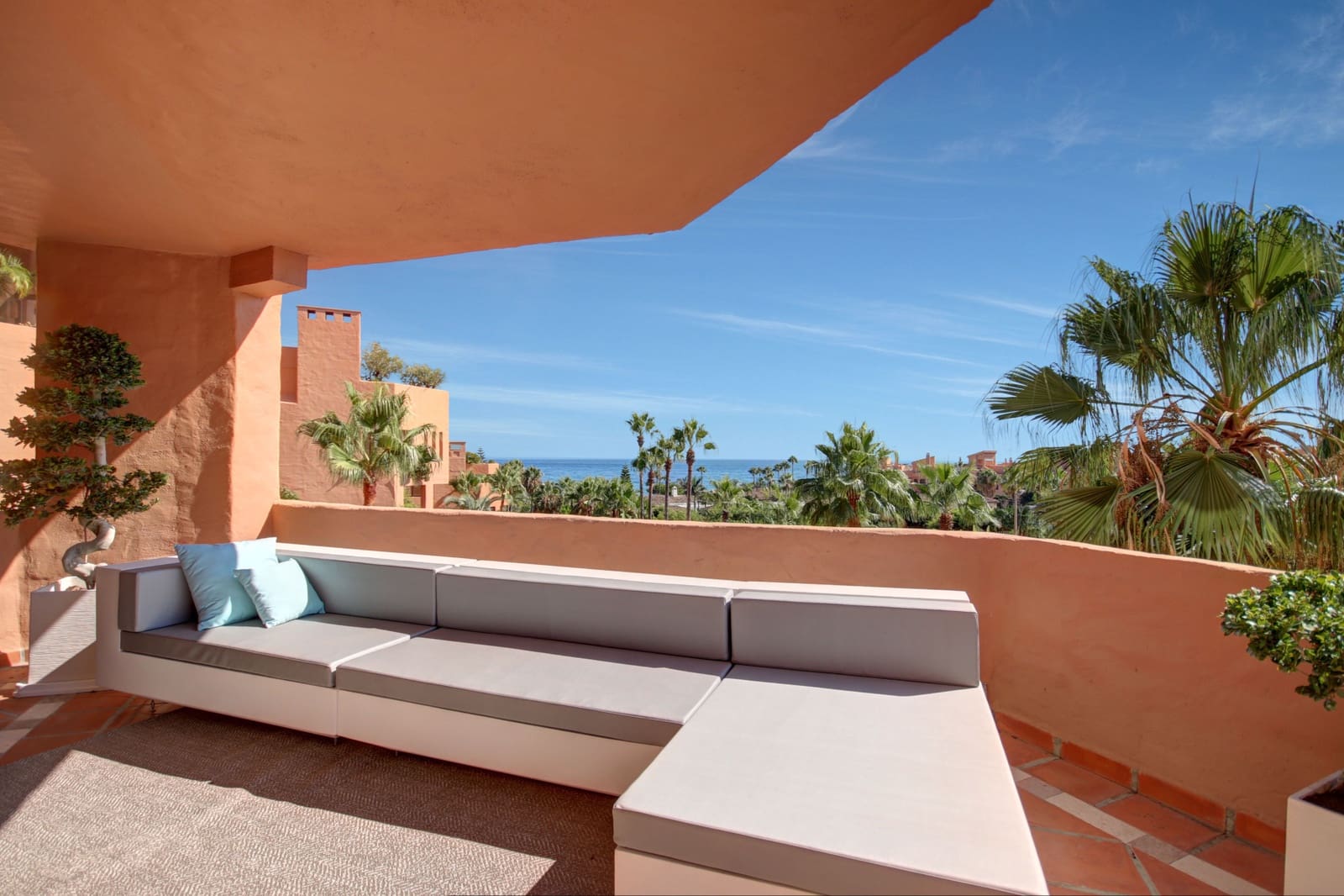 2 soverom Leilighet til salgs i Marbella med svømmebasseng garasje - € 895 000 (Ref: 10002366)