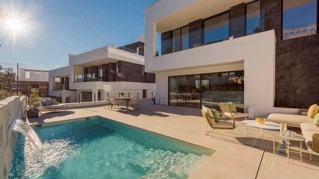 3 soverom Villa til salgs i Marbella med svømmebasseng garasje - € 1 950 000 (Ref: 10002368)