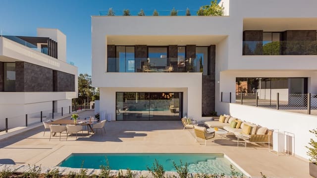 3 soverom Villa til salgs i Marbella med svømmebasseng garasje - € 1 950 000 (Ref: 10002368)