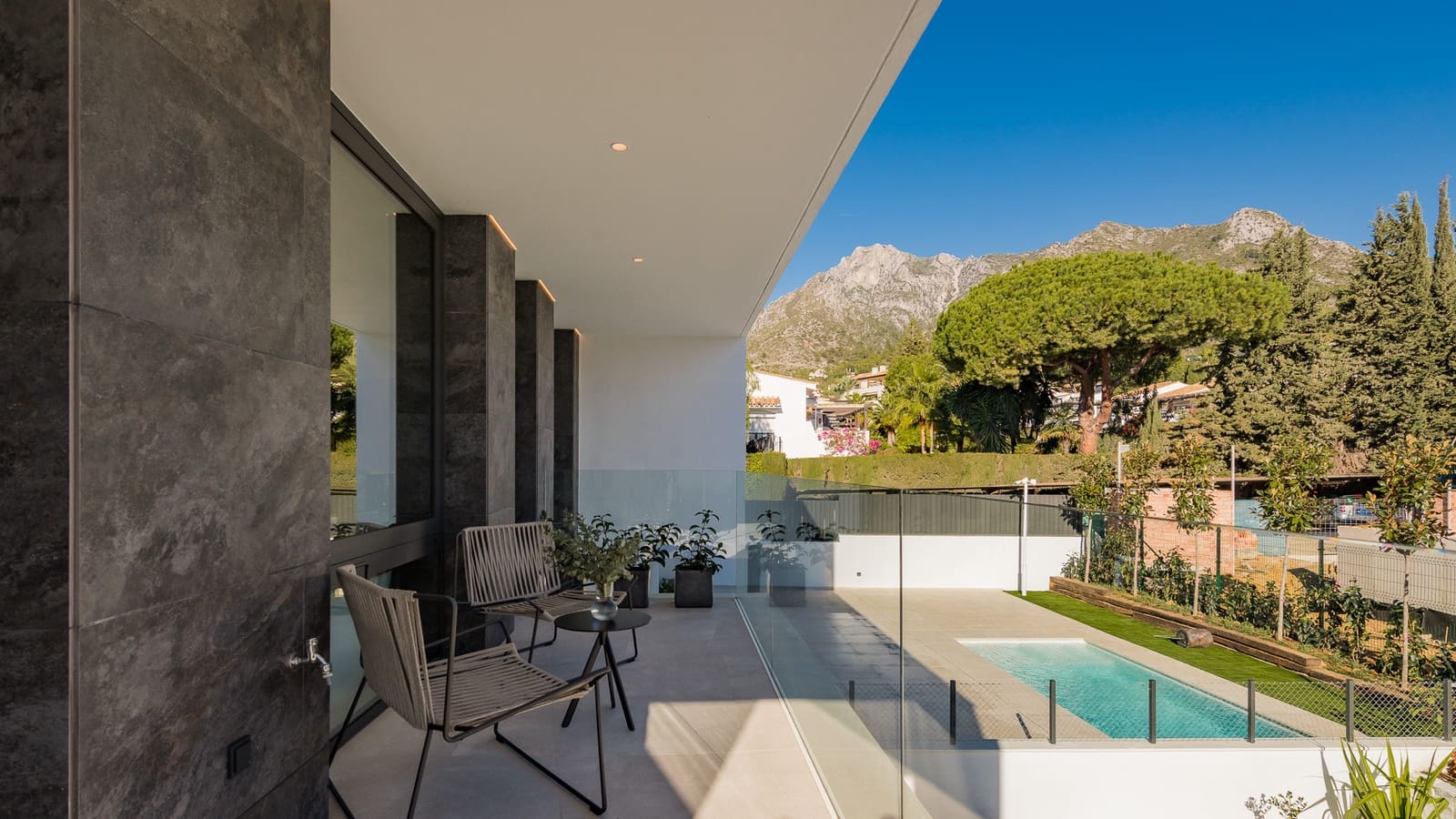3 soverom Villa til salgs i Marbella med svømmebasseng garasje - € 1 950 000 (Ref: 10002368)