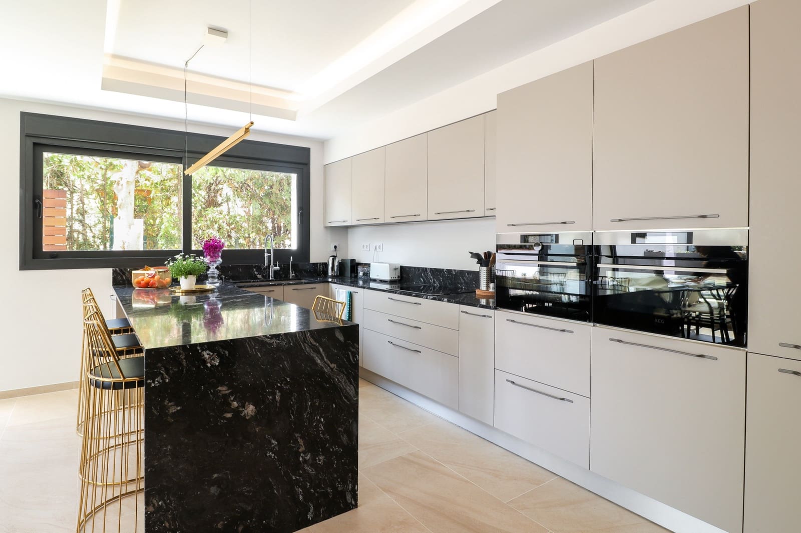 4 Zimmer Villa zu verkaufen in Marbella mit Pool Garage - 1.485.000 € (Ref: 10002369)