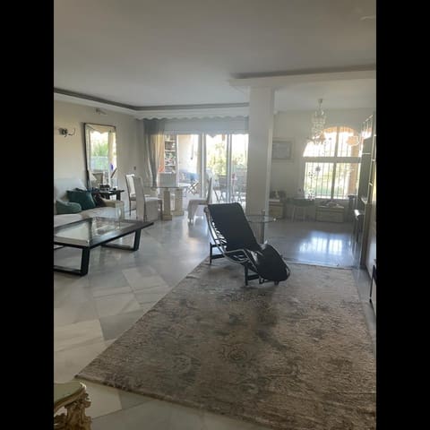 4 Zimmer Haus zu verkaufen in Nueva Andalucia, Marbella mit Pool Garage - 950.000 € (Ref: 10002375)