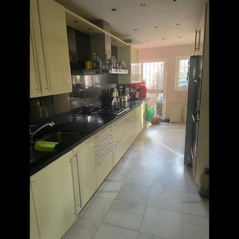 4 Zimmer Haus zu verkaufen in Nueva Andalucia, Marbella mit Pool Garage - 950.000 € (Ref: 10002375)