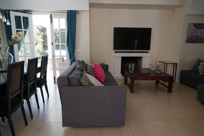 6 quarto Moradia para venda em Nueva Andalucia com piscina garagem - 1 100 000 € (Ref: 10065707)
