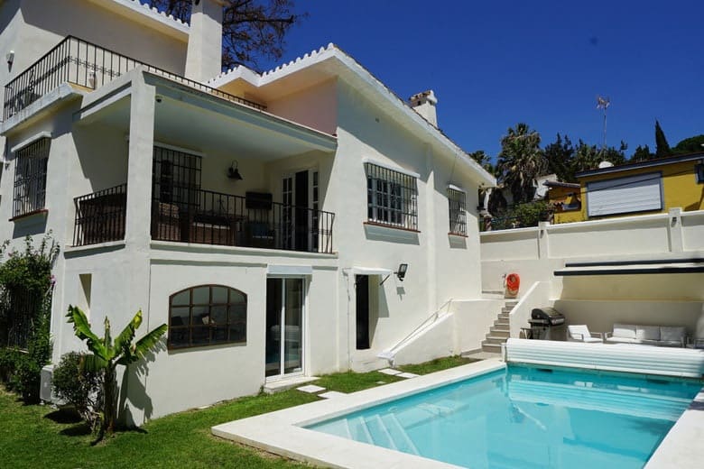 6 quarto Moradia para venda em Nueva Andalucia com piscina garagem - 1 100 000 € (Ref: 10065707)