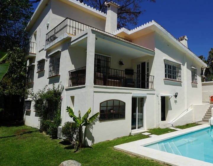 6 quarto Moradia para venda em Nueva Andalucia com piscina garagem - 1 100 000 € (Ref: 10065707)