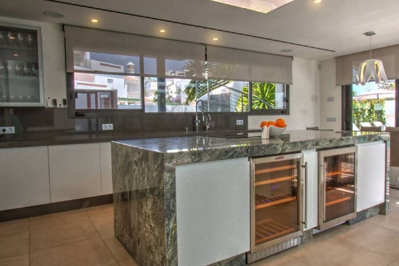 7 Zimmer Villa zu verkaufen in Puerto Banus mit Pool Garage - 4.950.000 € (Ref: 10065709)