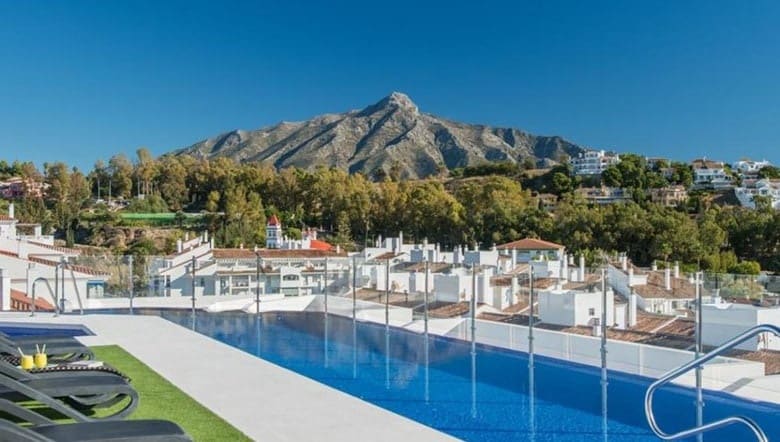 3 chambre Appartement à vendre à Nueva Andalucia avec piscine garage - 320 000 € (Ref: 10065718)