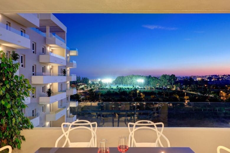 3 chambre Appartement à vendre à Nueva Andalucia avec piscine garage - 320 000 € (Ref: 10065718)
