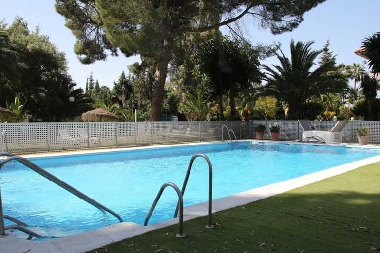 2 Zimmer Apartment zu verkaufen in Puerto Banus mit Pool - 475.000 € (Ref: 10065735)