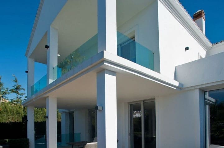 4 soveværelse Villa til salg i Marbella med swimmingpool garage - € 1.995.000 (Ref: 10065753)