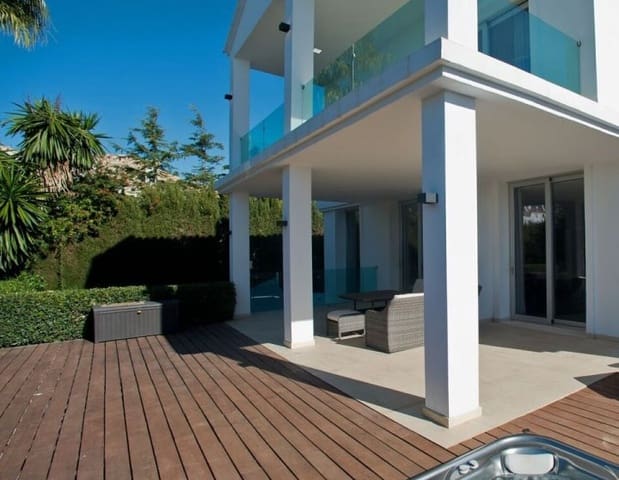 4 soveværelse Villa til salg i Marbella med swimmingpool garage - € 1.995.000 (Ref: 10065753)